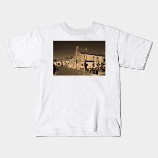 Kingsbridge Inn Bourton on the Water Cotswolds Kids T-Shirt